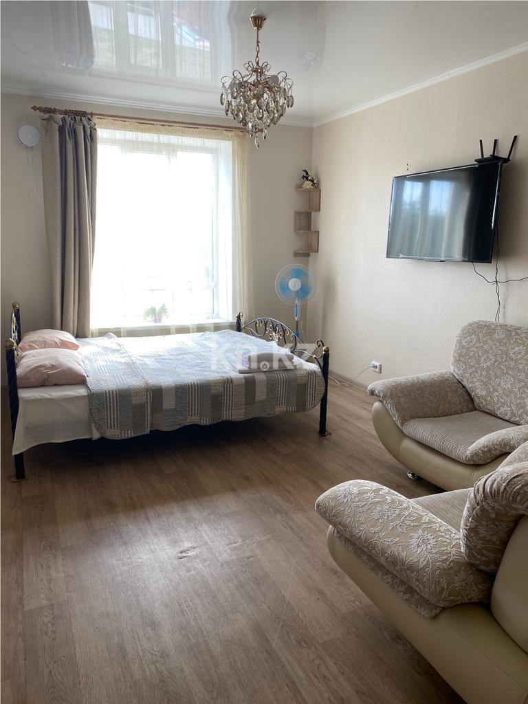 Продажа 1-комнатной квартиры, 40 м², пр. Шахтеров - Продажа жилой и коммерческой недвижимости в Караганде фото 1 из 10