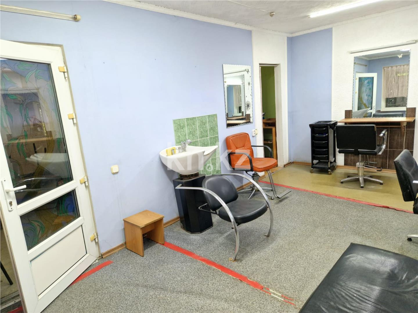 Продажа , 34 м², мкр-н 19 - Продажа офисных и торговых помещений в Караганде фото 7 из 14