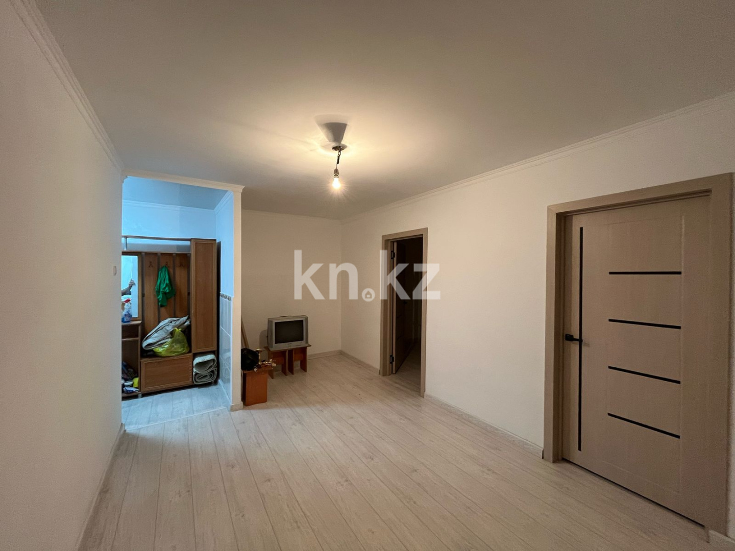 Продажа 3-комнатной квартиры, 43 м², мкр-н 15 - Продажа и аренда недвижимости в Караганде фото 1 из 13