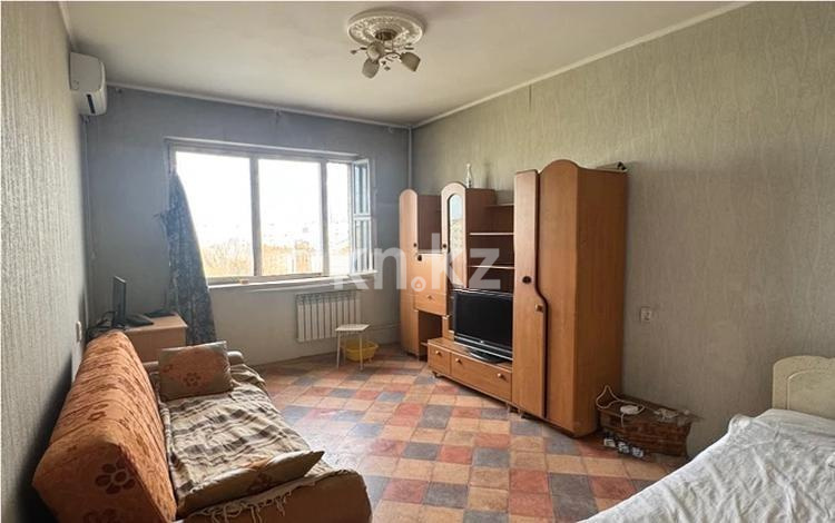 Продажа 1-комнатной квартиры, 40 м², мкр-н Аксай-2, дом  25 - Продажа квартир в Алматы фото 1 из 4