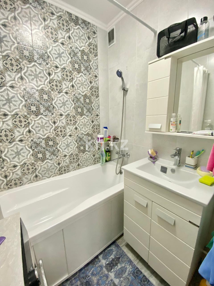 Продажа 3-комнатной квартиры, 65 м², мкр. Голубые Пруды, дом  15 - Продажа квартир в Караганде фото 15 из 19