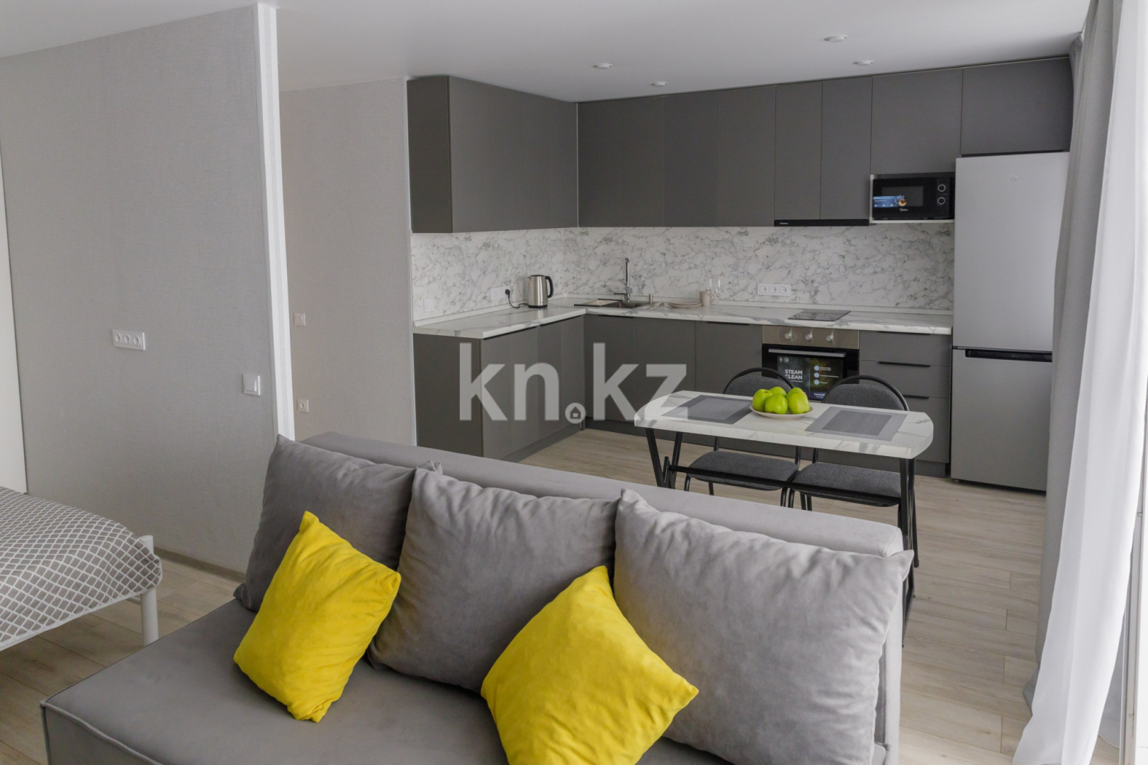 Аренда 1-комнатной квартиры посуточно, 35 м², ул. Казахстан, дом  72 - Продажа квартир в Усть-Каменогорске фото 2 из 12
