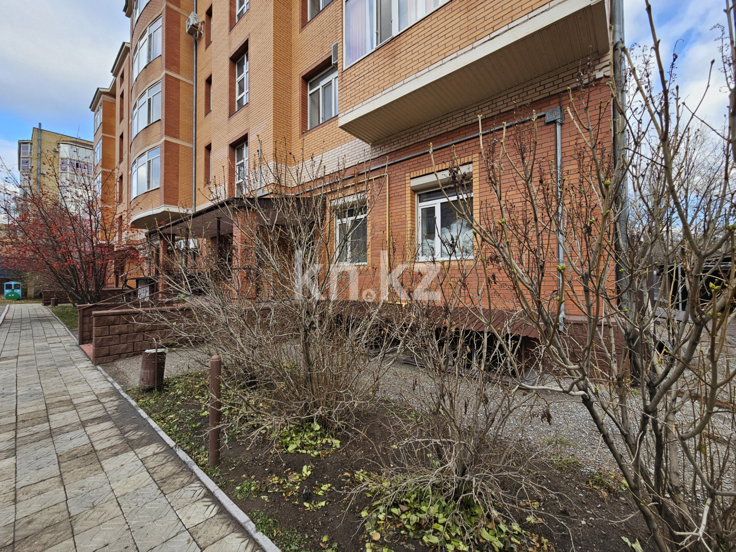 Продажа , 45 м², ул. Аманжолова, дом  33/1 - Продажа офисных и торговых помещений в Караганде фото 15 из 17