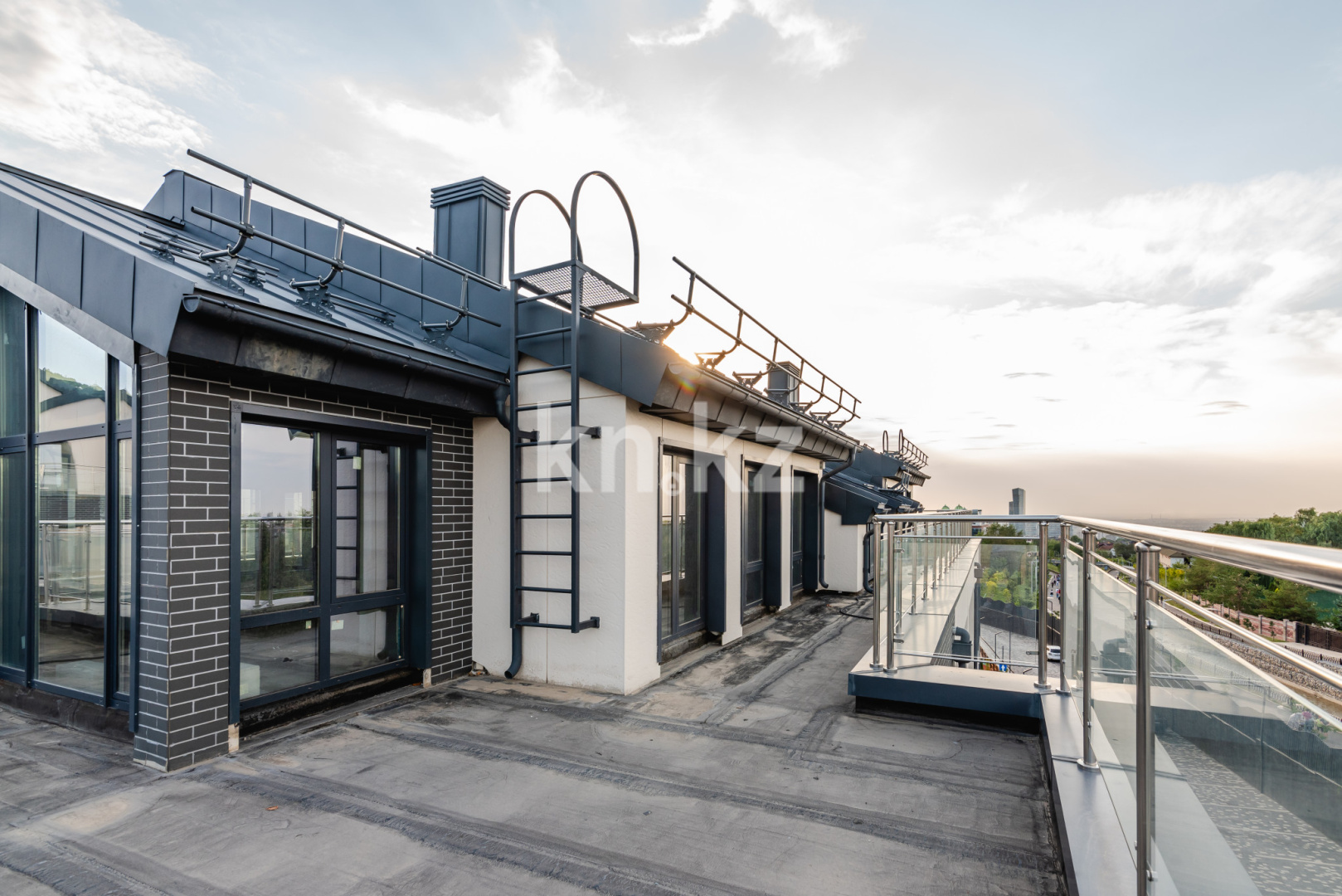 Продажа 4-комнатной квартиры, 220 м², ул. Жамакаева, дом  252 в Алматы - фото 21