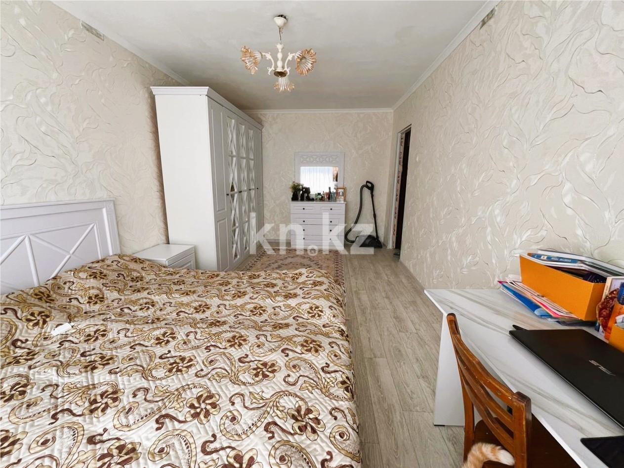 Продажа 3-комнатной квартиры, 62 м², ул. Муканова - Продажа  трехкомнатных квартир в Караганде фото 1 из 13
