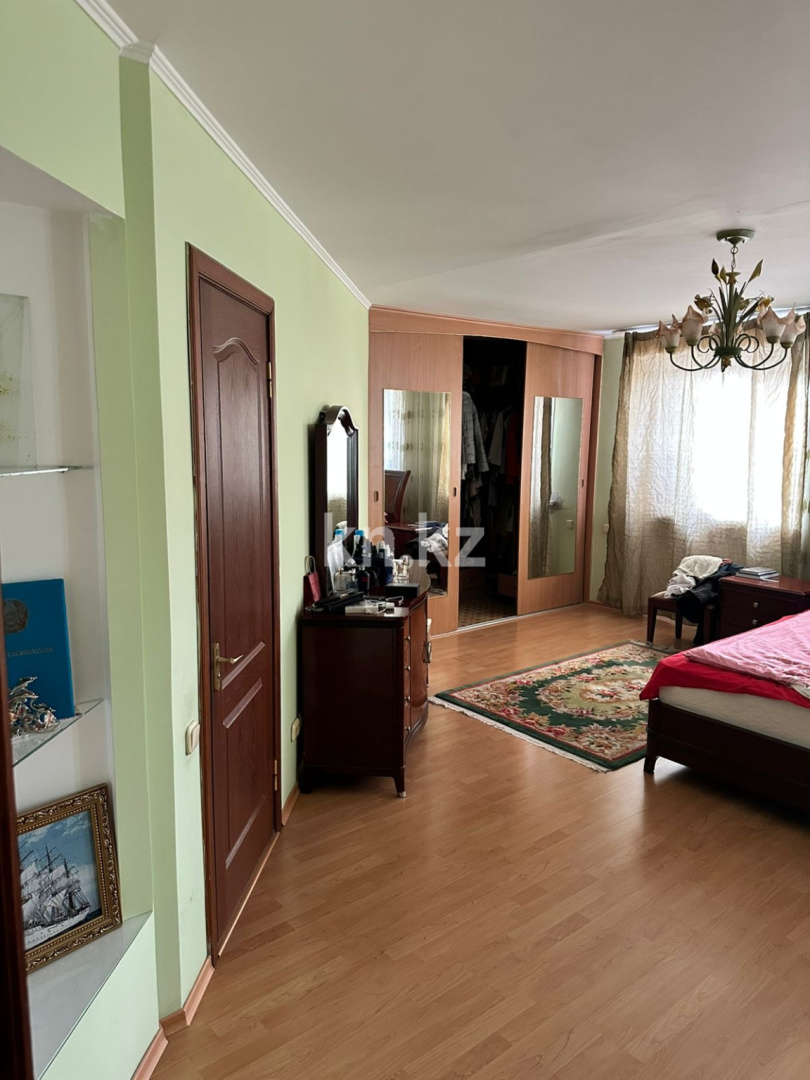 Продажа 6-комнатной квартиры, 220 м², ул. Ержанова, дом  12 - Продажа  пятикомнатных квартир в Караганде без посредников фото 4 из 13