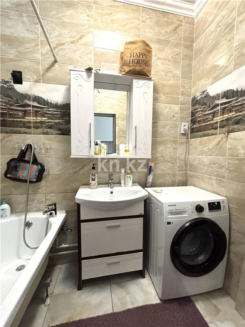 Продажа 3-комнатной квартиры, 76 м², ул. Абая в Караганде - фото 12