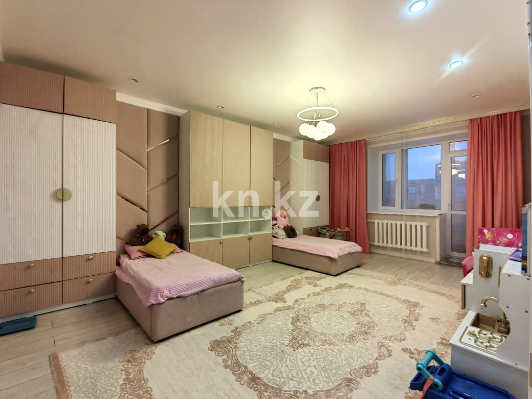 Продажа 4-комнатной квартиры, 143 м², мкр. Голубые Пруды, дом  5/4 - Продажа квартир в Караганде с фото фото 15 из 36