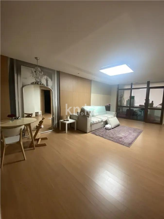Продажа 2-комнатной квартиры, 70 м², пр. Кошкарбаева, дом  2 в Астане