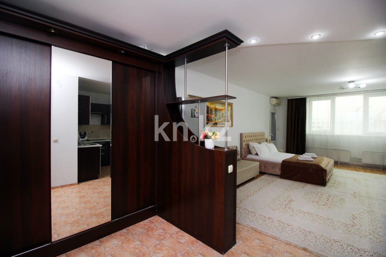 Аренда 1-комнатной квартиры посуточно, 50 м², ул. Хусаинова, дом  225 - ул. Ескараева - Аренда жилой и коммерческой недвижимости в Алматы фото 2 из 20