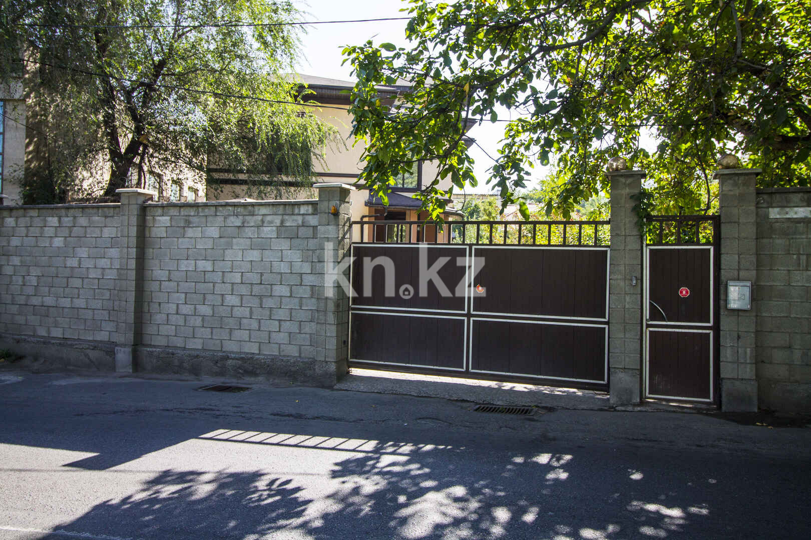 Аренда 6-комнатного дома, 380 м² - Аренда недвижимости в Алматы фото 14 из 19