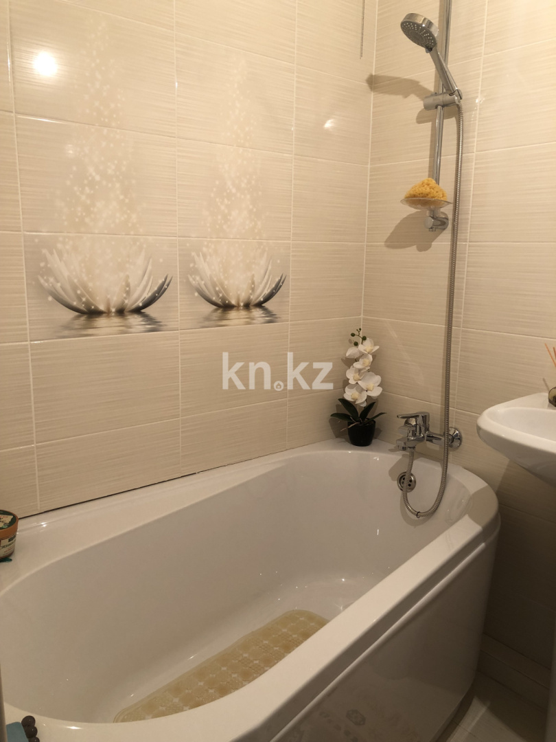 Продажа 1-комнатной квартиры, 32 м², ул. Муканова, дом  12 в Караганде - фото 11