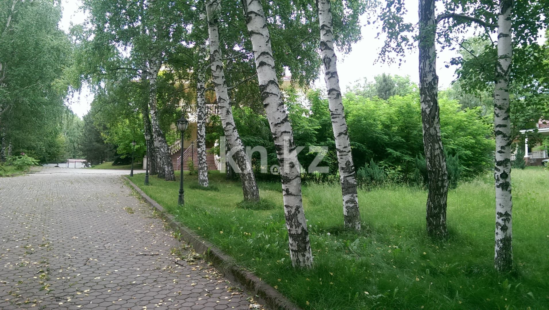 Продажа 8-комнатного дома, 1500 м², ул. Оспанова, дом  43 - Продажа домов, коттеджей в Казахстане фото 3 из 4