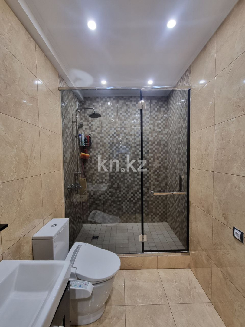 Продажа 4-комнатной квартиры, 160 м², ул. Аманжолова, дом  65/4 в Караганде - фото 17