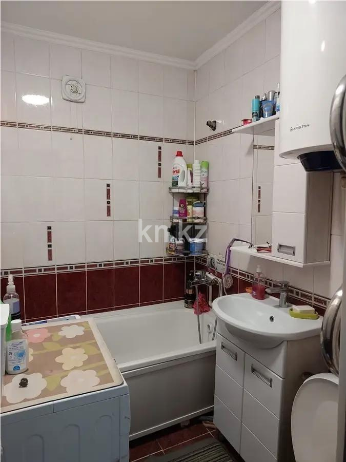 Продажа 3-комнатной квартиры, 63 м², мкр-н 17, дом  35 в Караганде - фото 5