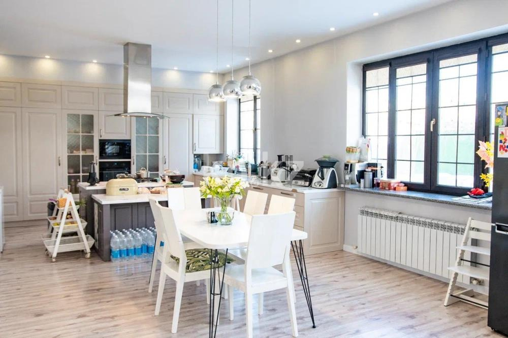 Продажа 6-комнатного дома, 582 м², ул. Тайманова, дом  160 - Продажа домов и коттеджей в Алматы фото 1 из 15