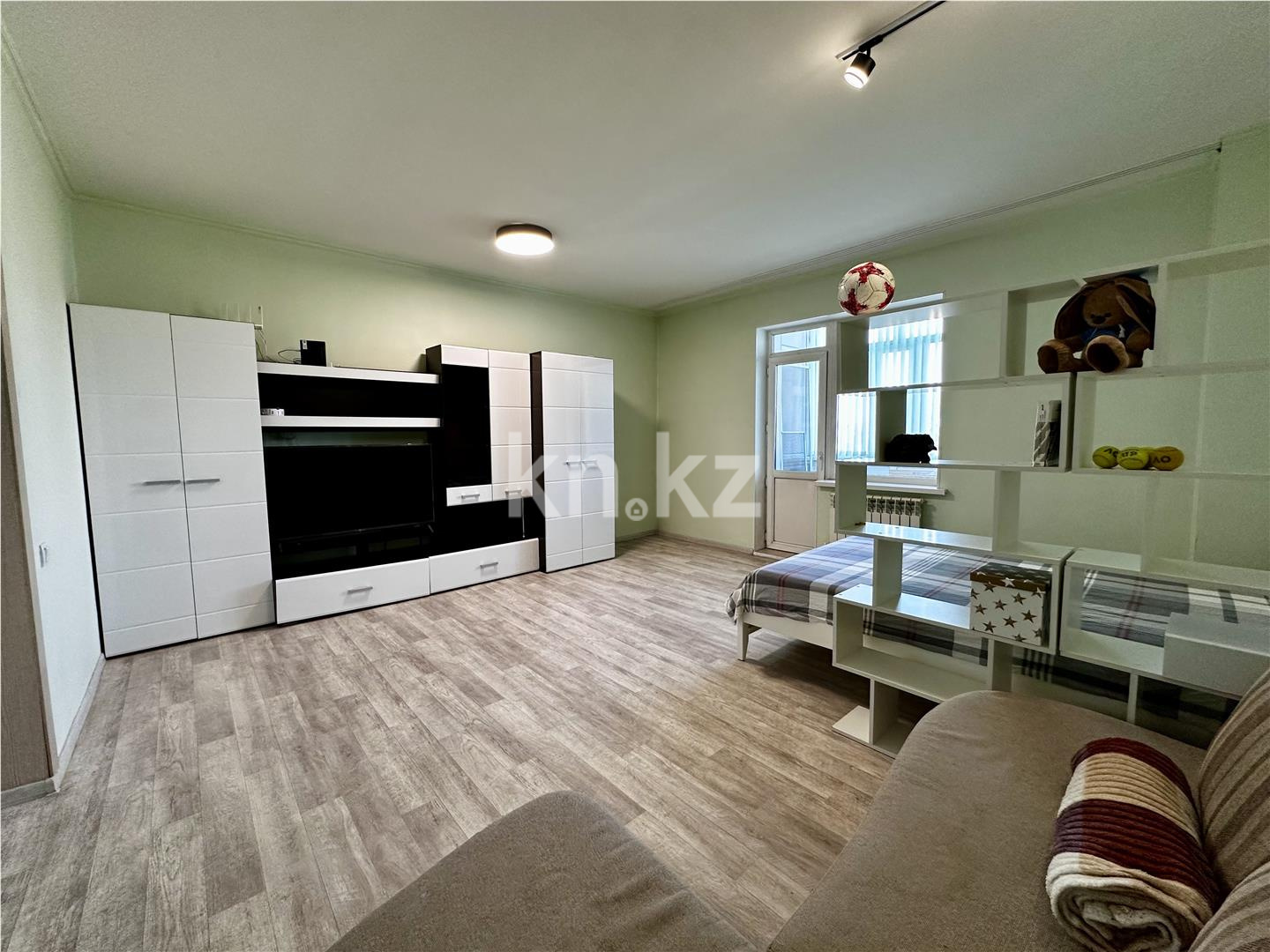 Продажа 1-комнатной квартиры, 52 м², пр. Республики - Продажа  однокомнатных квартир в Караганде фото 3 из 17