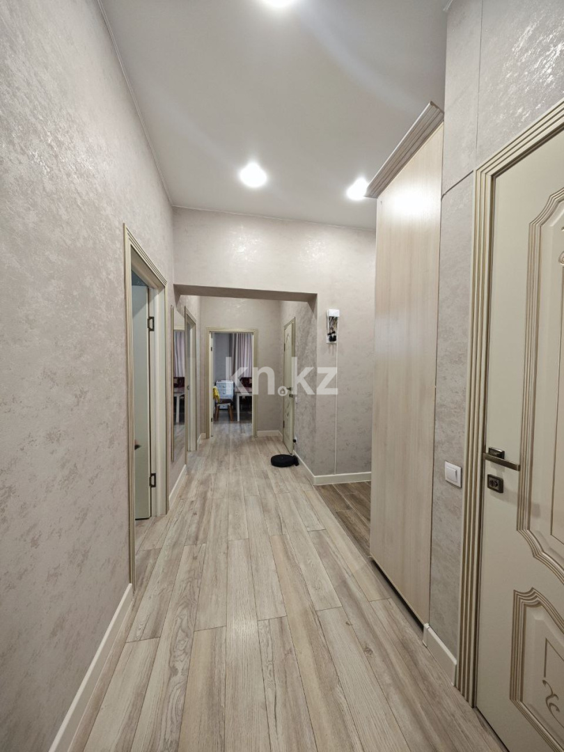Продажа 3-комнатной квартиры, 84 м², ул. Муканова в Караганде - фото 10
