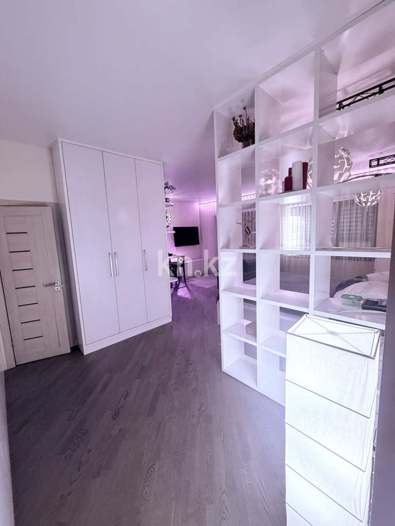 Аренда 1-комнатной квартиры, 49.9 м², ул. Жарокова, дом  137 - Аренда квартир помесячно в Алматы фото 1 из 11