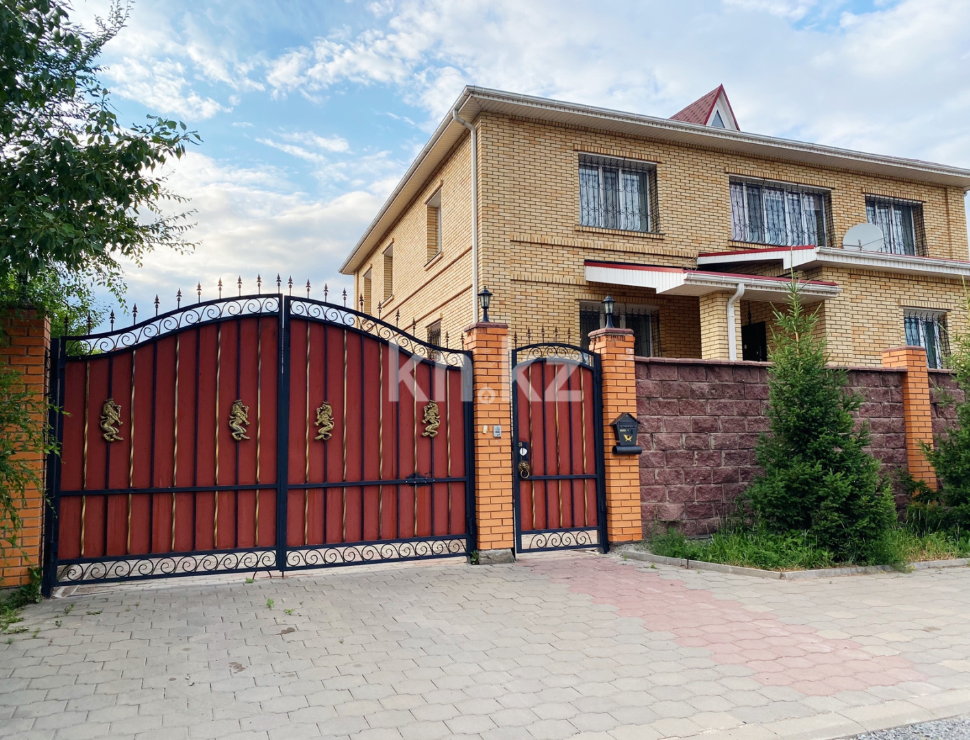 Продажа 6-комнатного дома, 450 м², ул. Муканова - Продажа домов, коттеджей в Казахстане фото 1 из 15