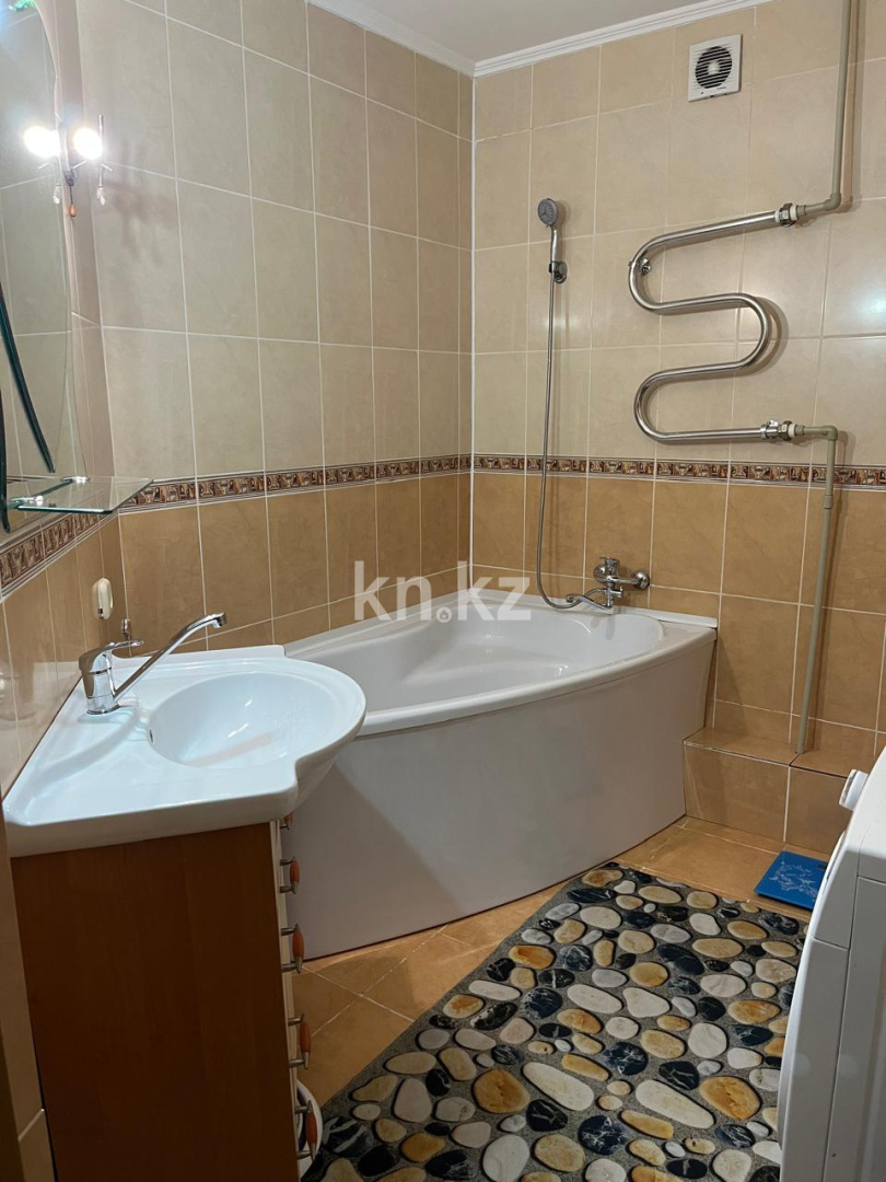 Продажа 3-комнатной квартиры, 50 м², Пичугина 240, дом  10 - Продажа квартир в Караганде фото 11 из 11