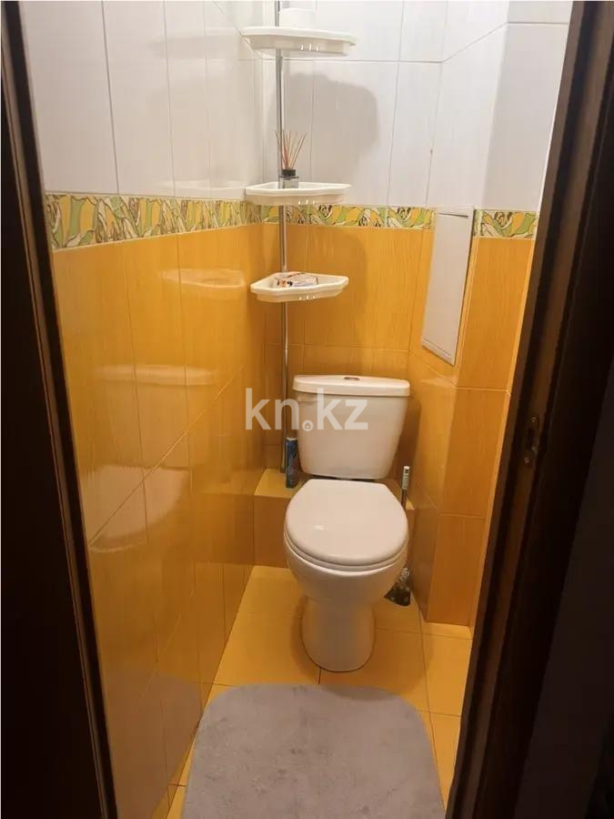 Продажа 3-комнатной квартиры, 62 м², 12 мкр., дом  4 в Алматы - фото 6