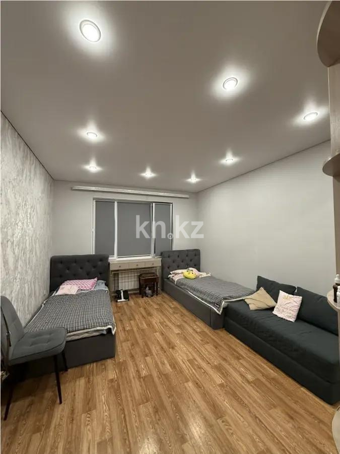 Продажа 2-комнатной квартиры, 77 м², мкр-н Аксай-4, дом  121 в Алматы - фото 2