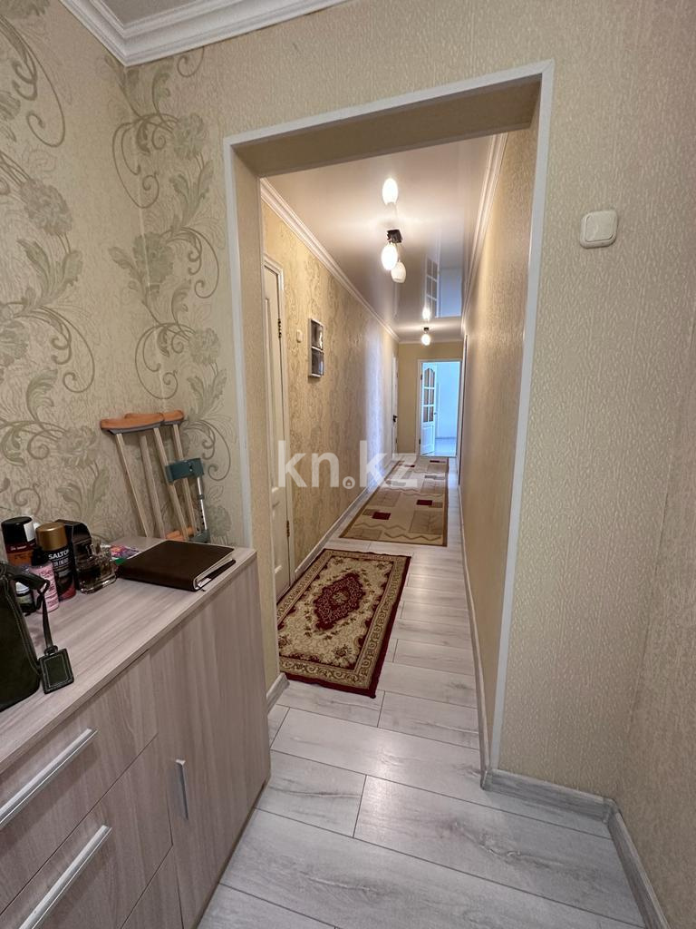 Продажа 3-комнатной квартиры, 102 м², ул. Муканова в Караганде - фото 14