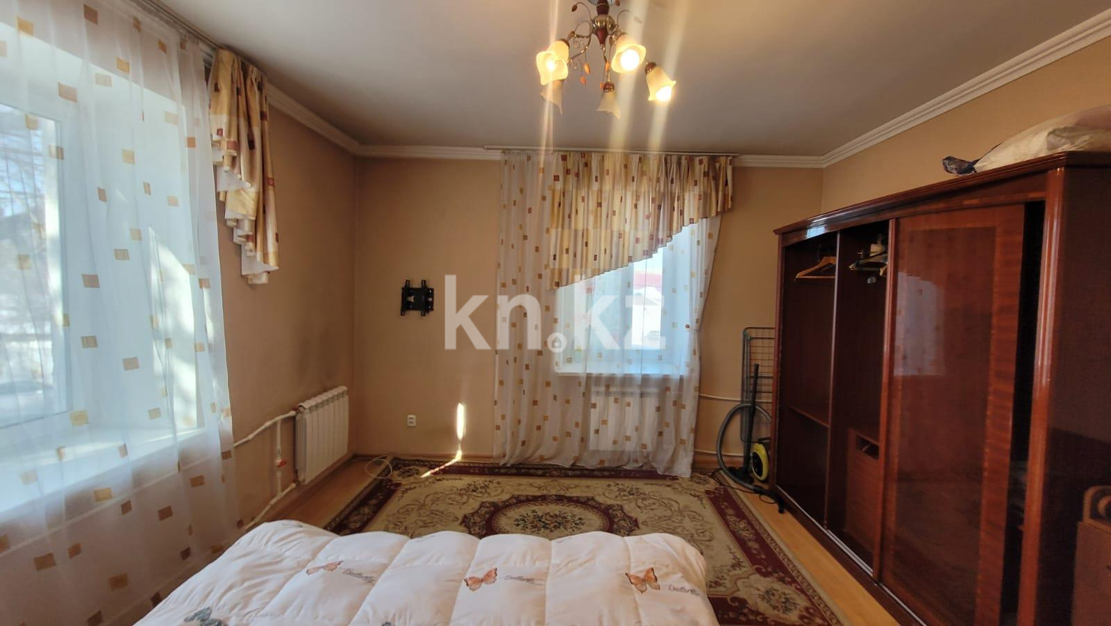 Продажа 2-комнатной квартиры, 60 м², ул. Абая - Продажа  двухкомнатных квартир в Караганде фото 1 из 12