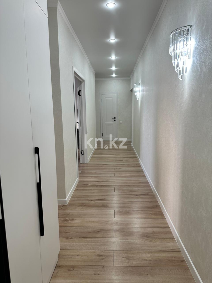 Продажа 3-комнатной квартиры, 81 м², ул. Муканова в Караганде - фото 12