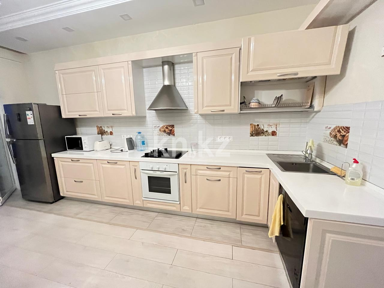 Аренда 2-комнатной квартиры, 100 м², ул. Керей, Жанибек хандар, дом  6 - пр. Туран - Аренда квартир помесячно в Астане фото 1 из 15