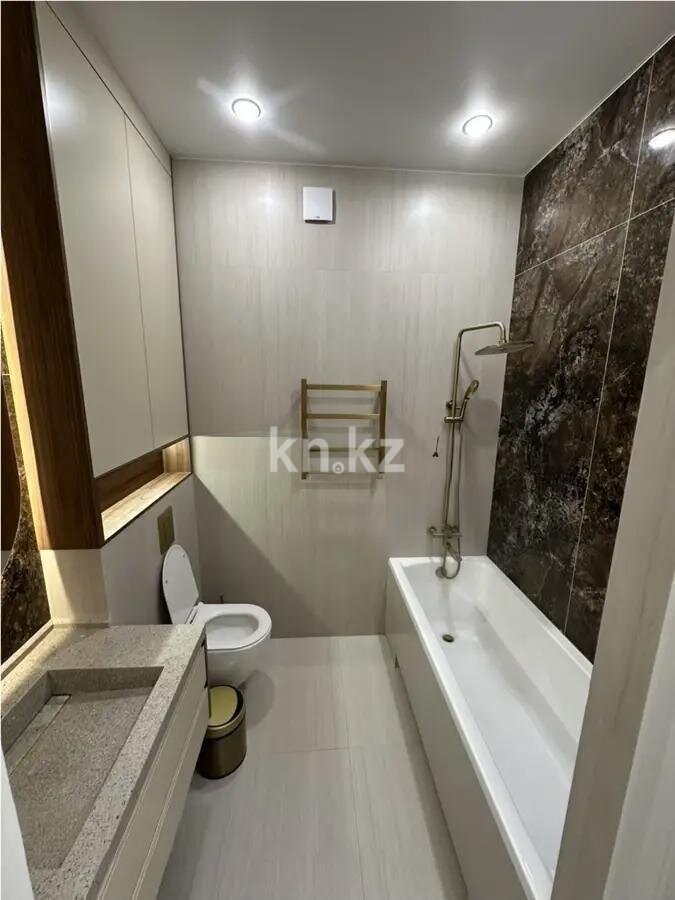 Продажа 2-комнатной квартиры, 70.6 м² в Алматы - фото 4
