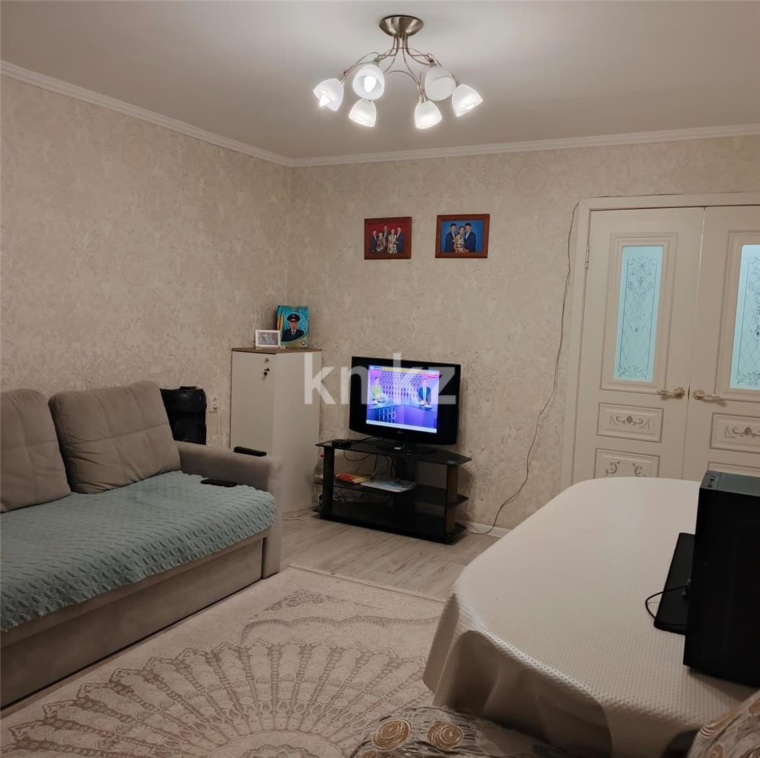 Продажа 3-комнатной квартиры, 64 м², мкр-н Орбита-1 - Продажа квартир в Караганде фото 2 из 11