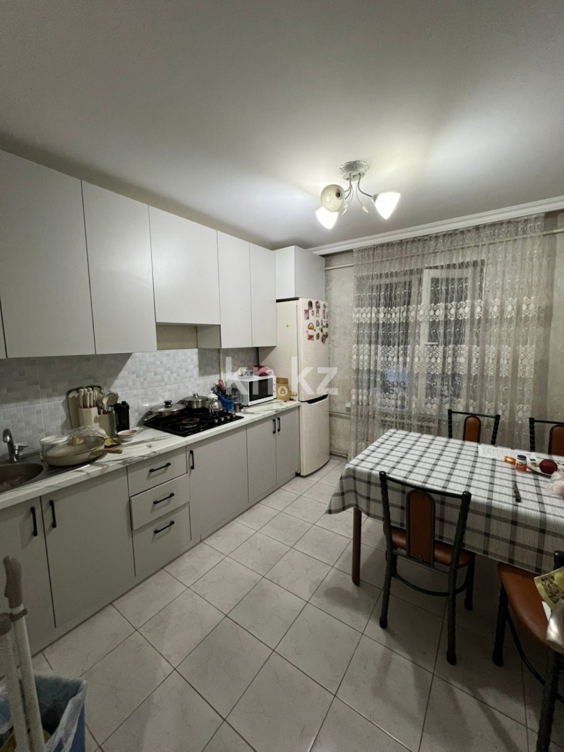 Продажа 3-комнатной квартиры, 68.4 м², мкр-н Аксай-5, дом  9 - Продажа квартир в Казахстане фото 1 из 11