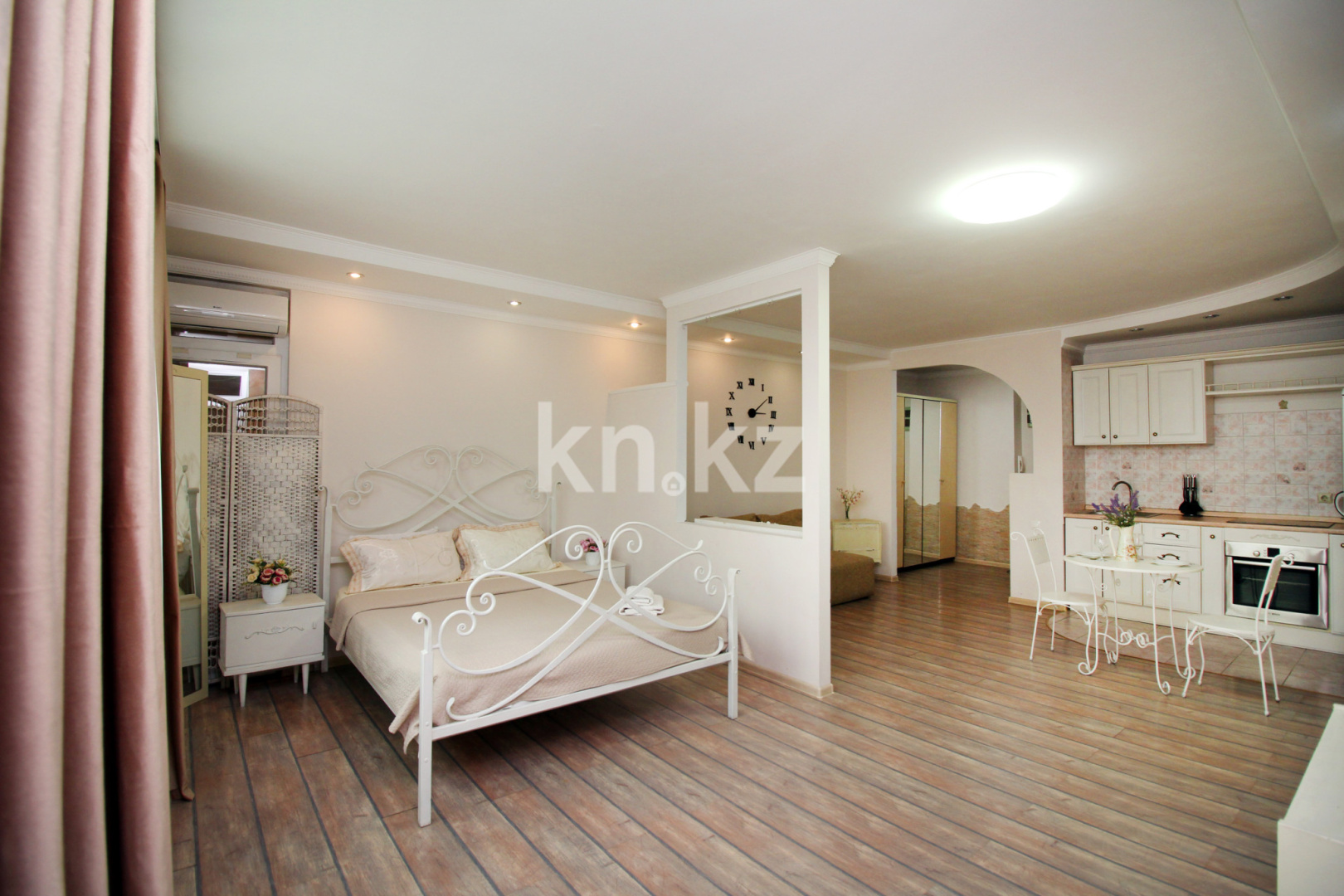 Аренда 1-комнатной квартиры посуточно, 50 м², ул. Хусаинова, дом  225 - ул. Розыбакиева - Аренда квартир посуточно в Алматы фото 1 из 22