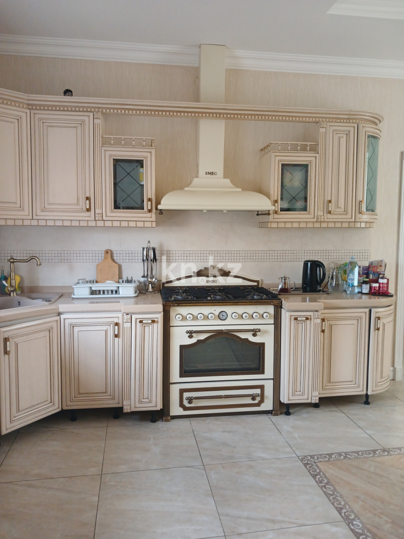 Продажа 8-комнатного дома, 360 м², ул. Кабжанова, дом  146 - Продажа домов, коттеджей в Казахстане фото 1 из 8