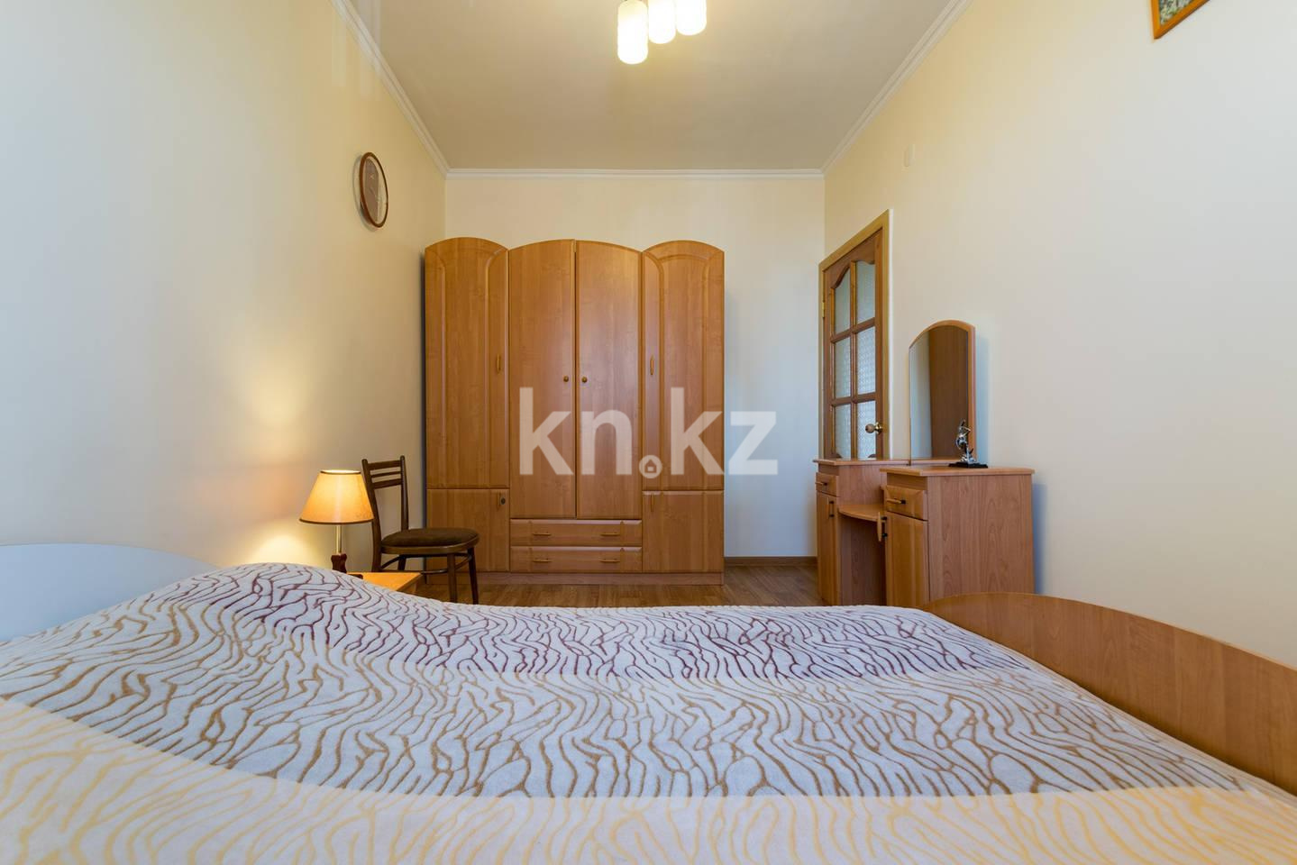 Аренда 4-комнатной квартиры посуточно, 98 м², Самал-2 мкр-н, дом  26 - Аренда  четырехкомнатных квартир посуточно в Алматы фото 10 из 14