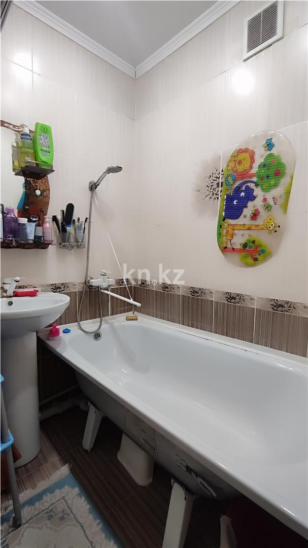 Продажа 3-комнатной квартиры, 62 м², 14 мкр. в Караганде - фото 10