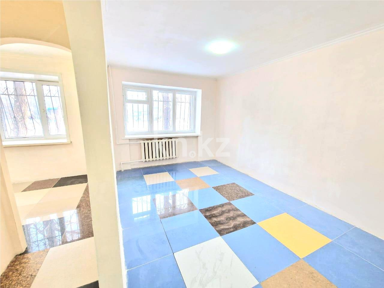 Продажа 2-комнатной квартиры, 44 м², мкр-н 12 - Продажа  двухкомнатных квартир в Караганде фото 1 из 10