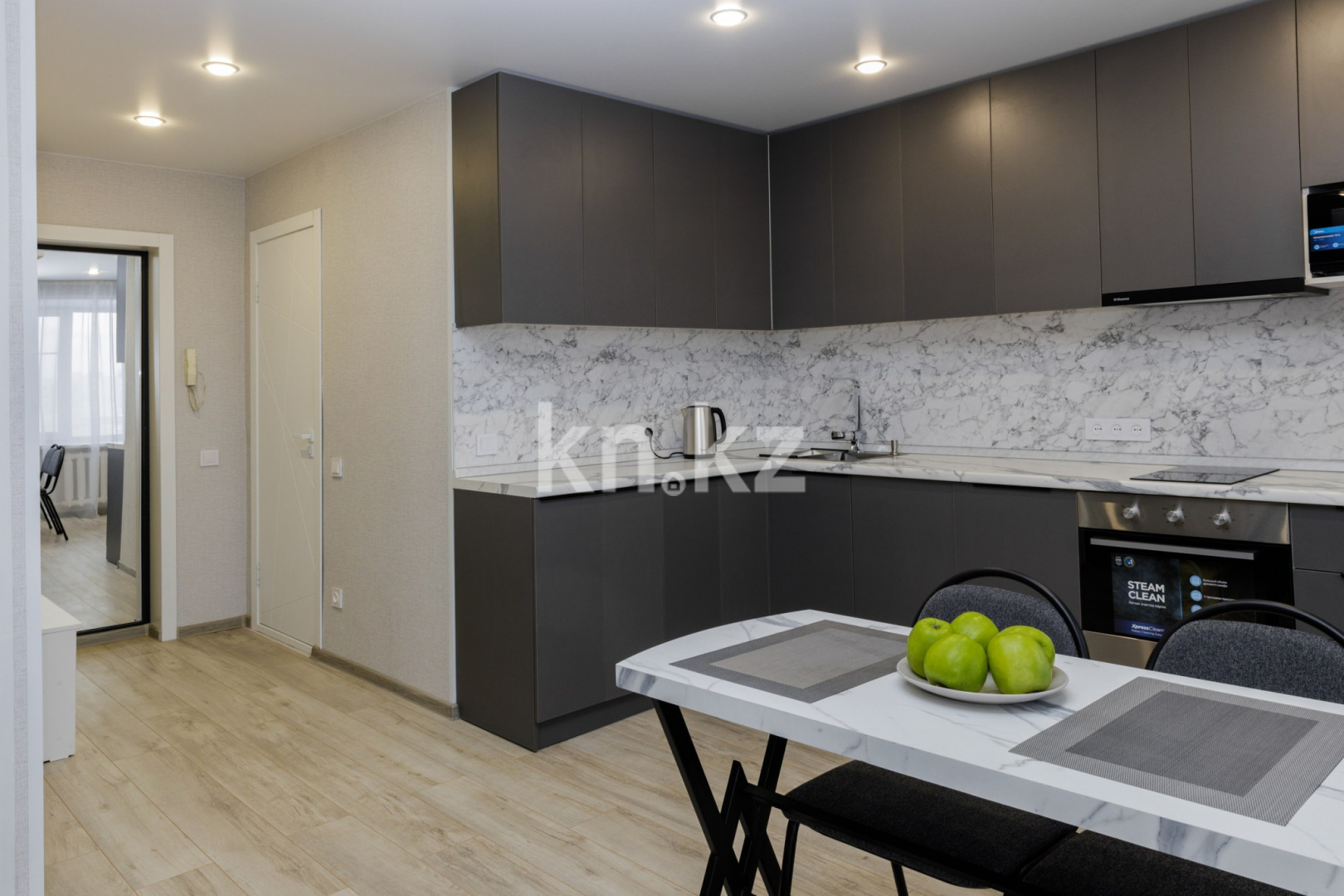 Аренда 1-комнатной квартиры посуточно, 35 м², ул. Казахстан, дом  72 - Продажа и аренда недвижимости в Усть-Каменогорске фото 7 из 12