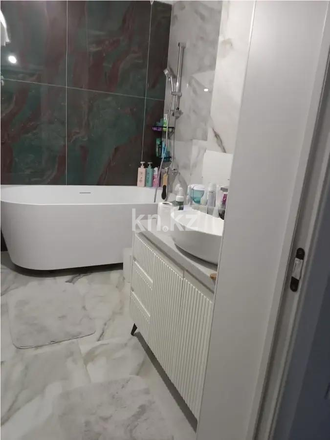 Продажа 2-комнатной квартиры, 59.2 м², ул. Толе би, дом  181 в Алматы - фото 3