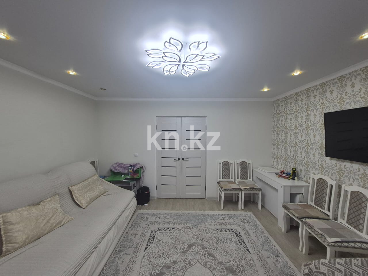 Продажа 4-комнатной квартиры, 86.2 м², мкр. Голубые Пруды - Продажа  четырехкомнатных квартир в Караганде фото 2 из 14