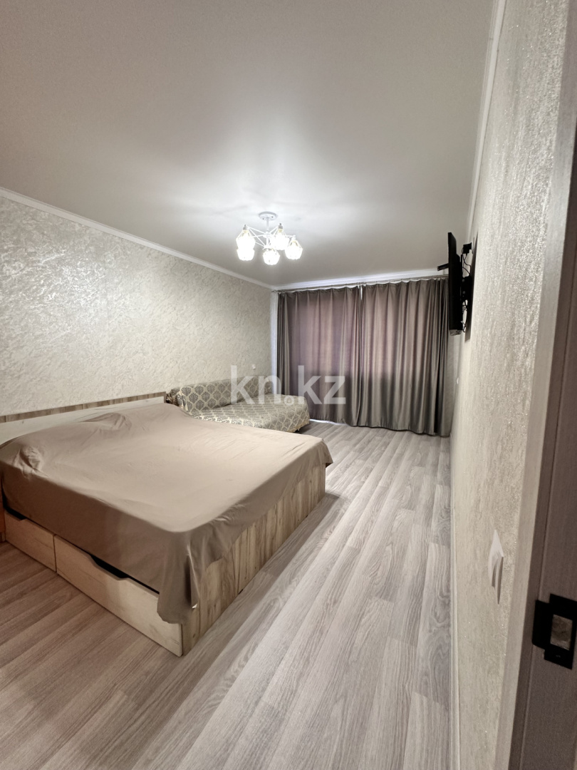 Аренда 1-комнатной квартиры посуточно, 35 м², ул. Университетская, дом  21 - Аренда жилой и коммерческой недвижимости в Караганде фото 1 из 18
