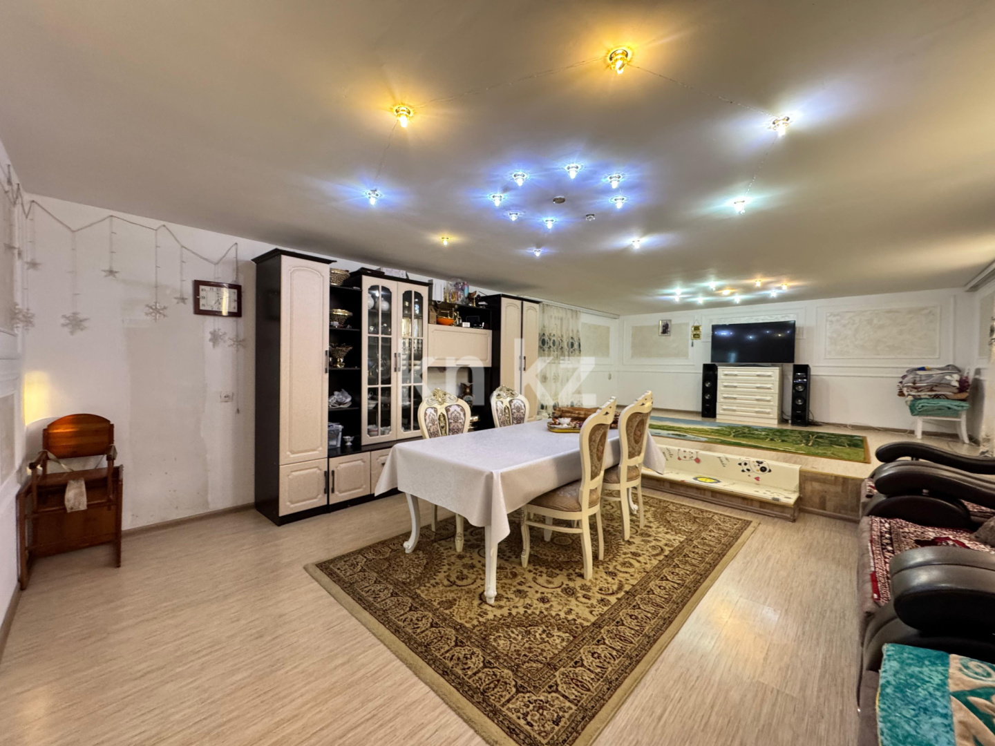 Продажа 6-комнатного дома, 343 м², ул. Карибжанова - Продажа домов, коттеджей в Караганде фото 12 из 36