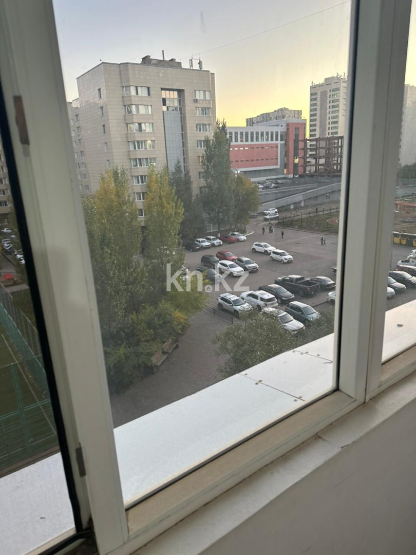 Аренда 3-комнатной квартиры, 100 м², ул. Сауран, дом  7А - Аренда квартиры помесячно в Астане фото 1 из 3