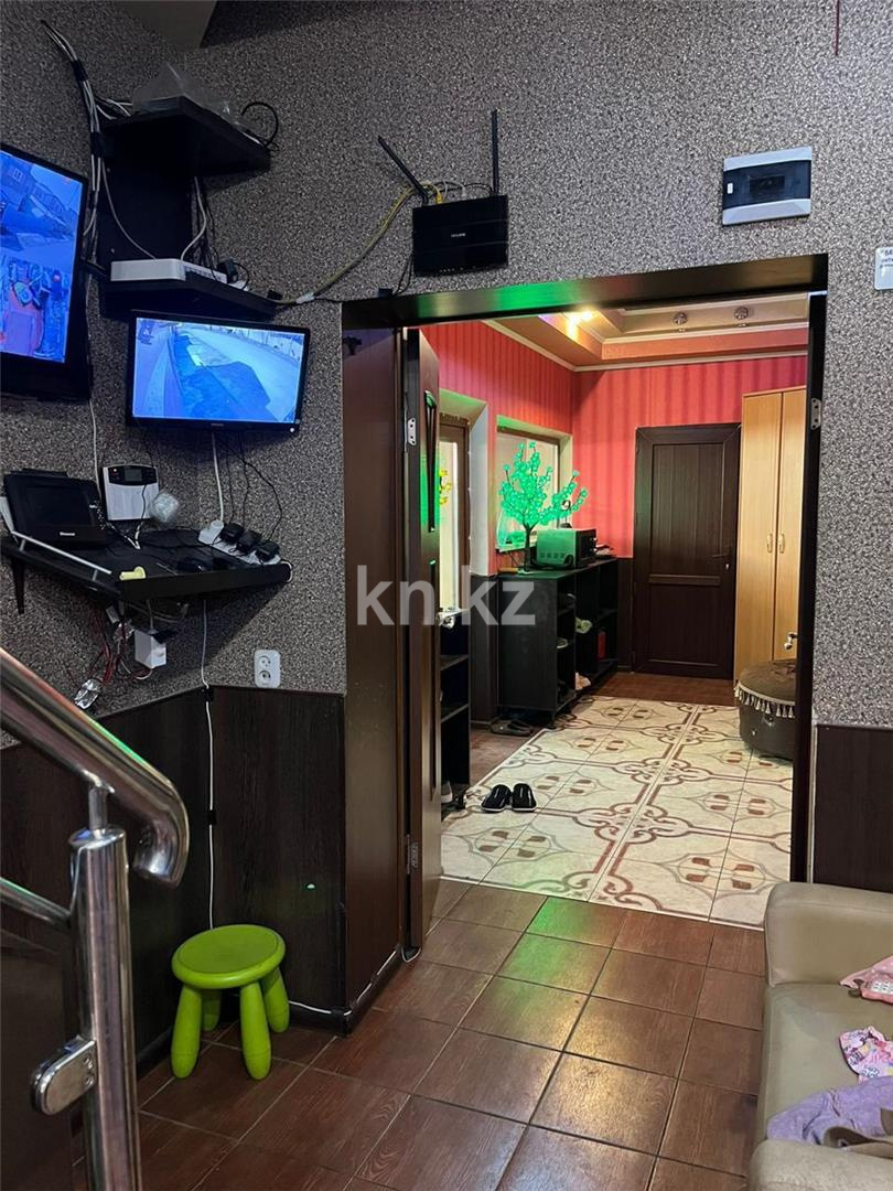 Продажа 7-комнатного дома, 215 м², ул. Сергея Лазо - Аренда квартир помесячно в Уральске фото 23 из 27