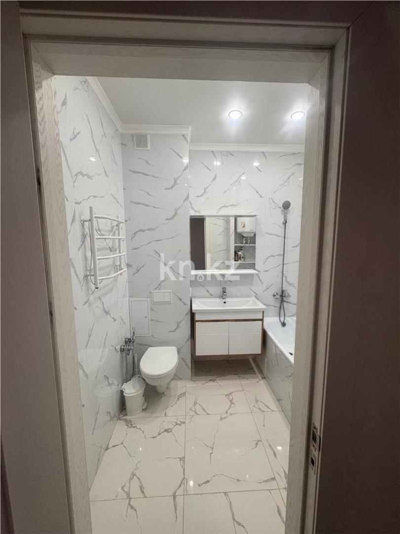 Продажа 3-комнатной квартиры, 90 м², ул. Муканова в Караганде - фото 10