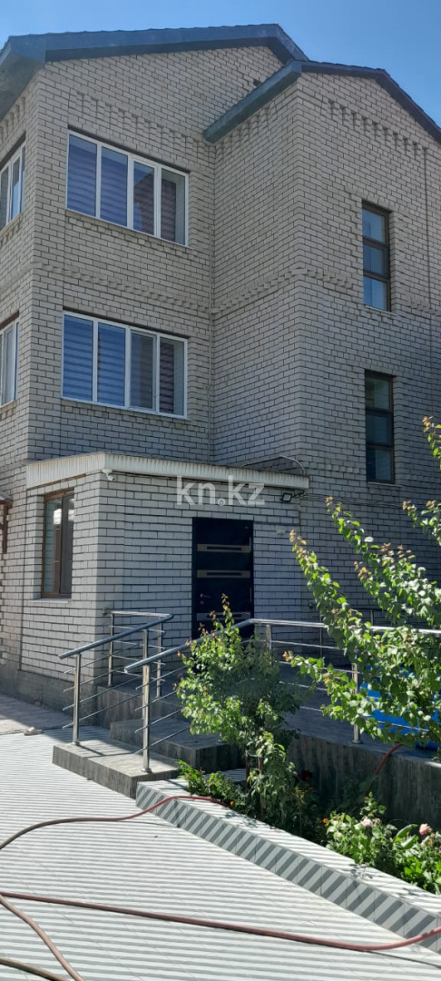 Продажа 8-комнатного дома, 338 м², ул. Кастеева, дом  13 - Продажа и аренда недвижимости в Атырау фото 16 из 18