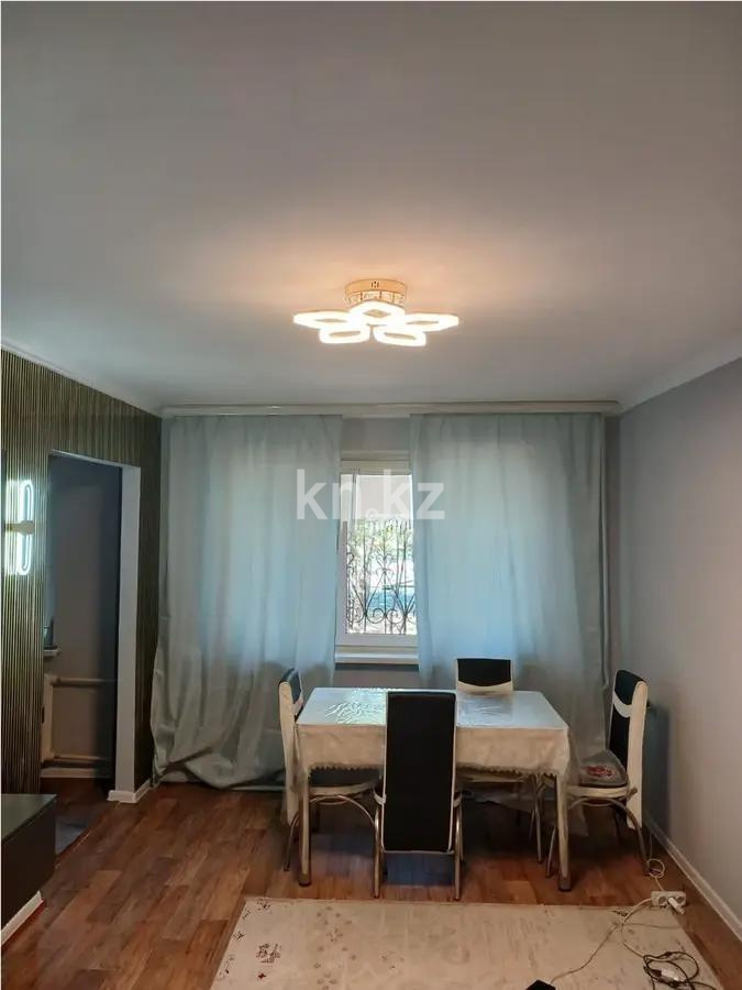 Продажа 3-комнатной квартиры, 60 м², мкр-н 8, дом  2 в Алматы - фото 3
