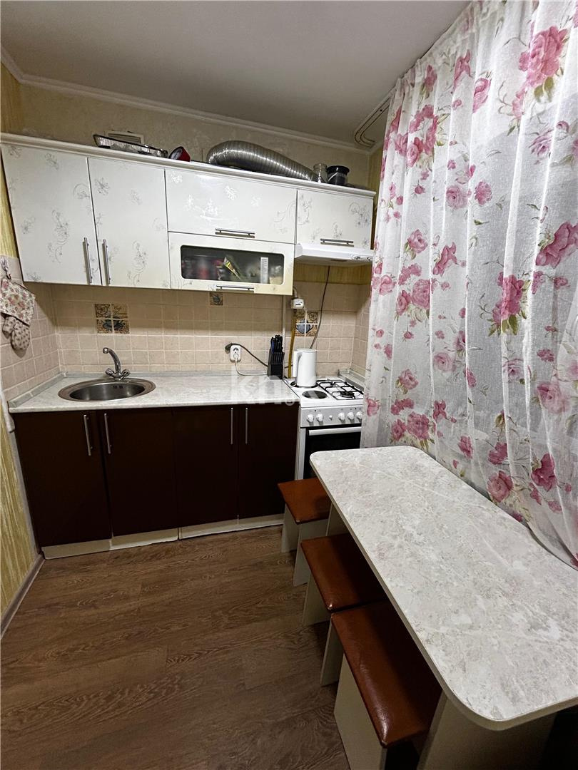 Продажа 3-комнатной квартиры, 60 м², ул. Аманжолова в Караганде